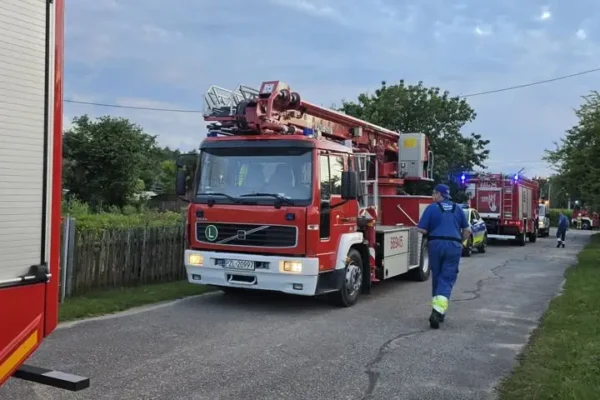 Pożar budynku mieszkalnego w Głubczynie – strażacy walczyli z ogniem
