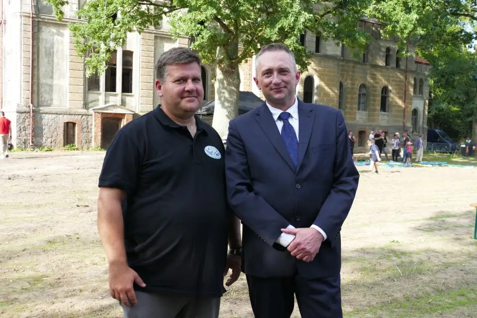 Inauguracyjne spotkanie przy Pałacu w Debrznie Wsi – relacja z wydarzenia