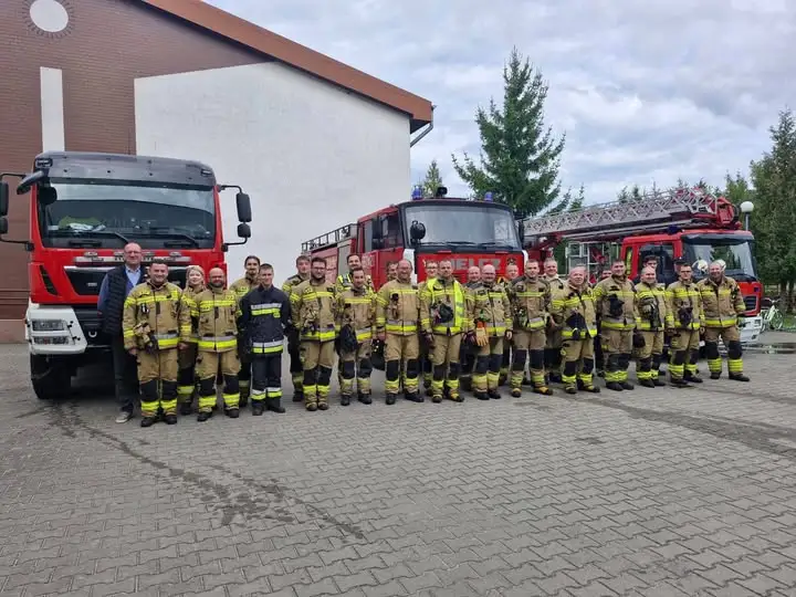 Ćwiczenia przeciwpożarowe w Krajence: próbna ewakuacja szkoły podstawowej