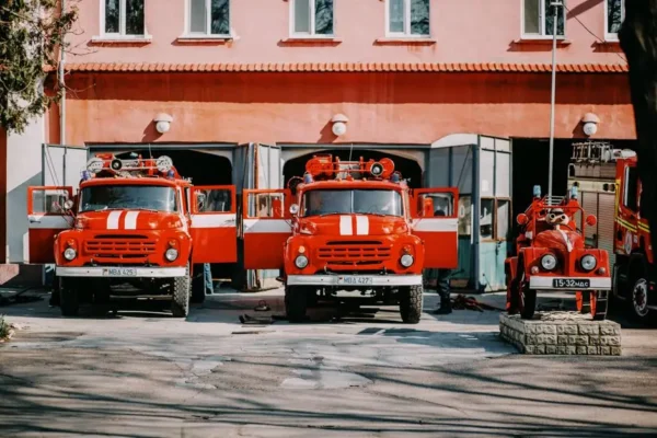 Złotów przekazuje sprzęt strażakom. Burmistrz podpisał zarządzenie
